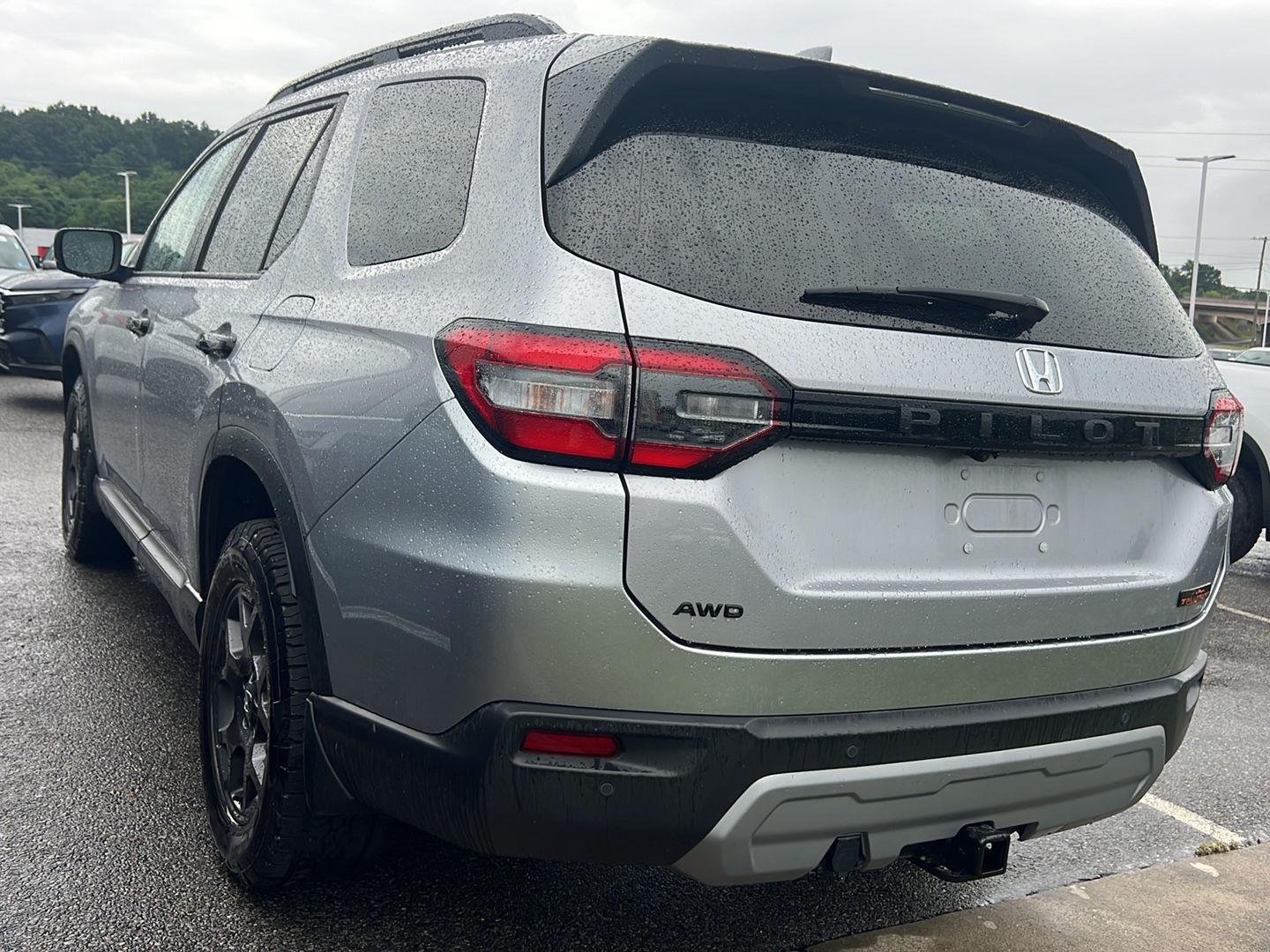 Used 2025 Lunar Silver Metallic Honda TrailSport image 2