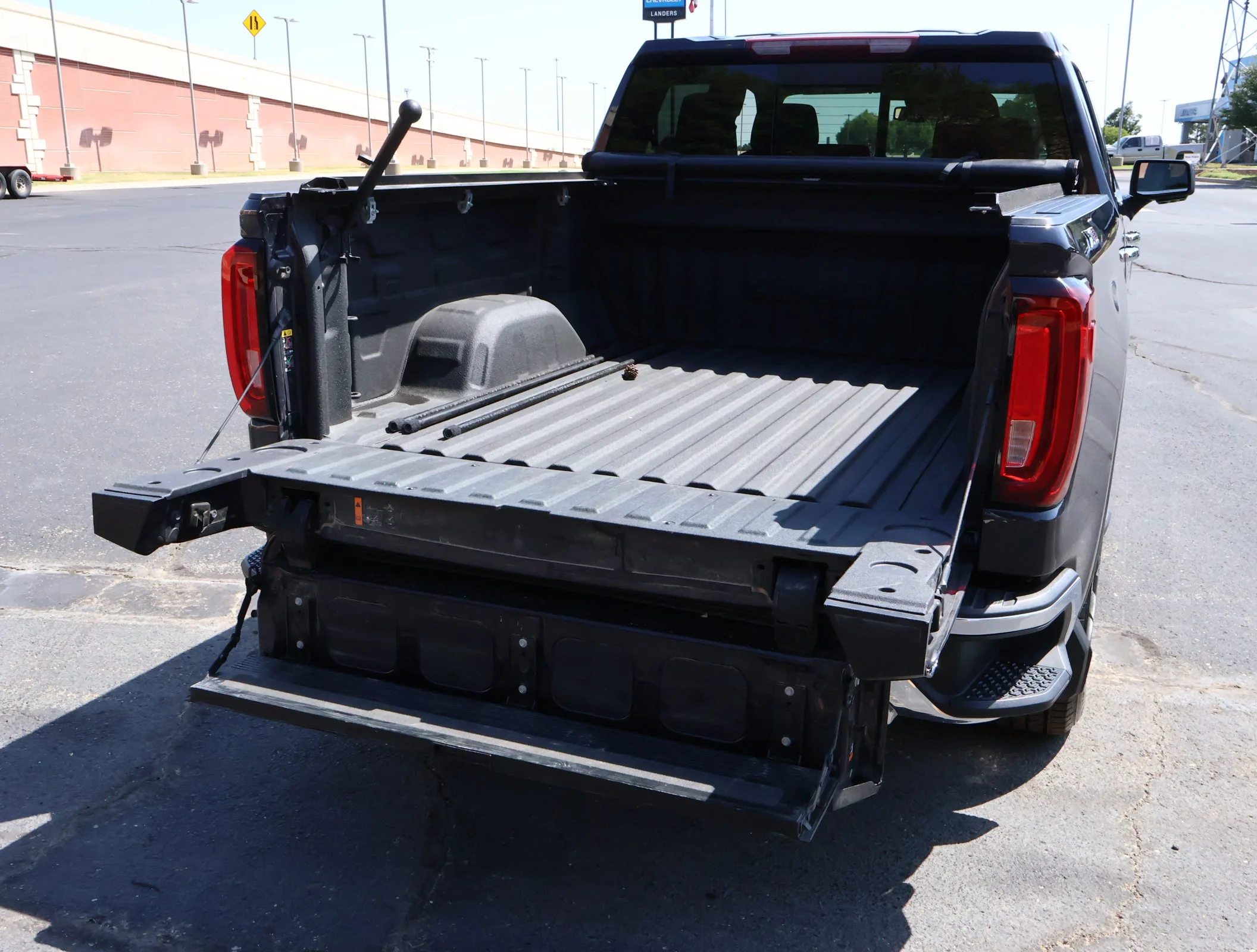 2022 GMC Sierra 1500 SLT - Photo 6