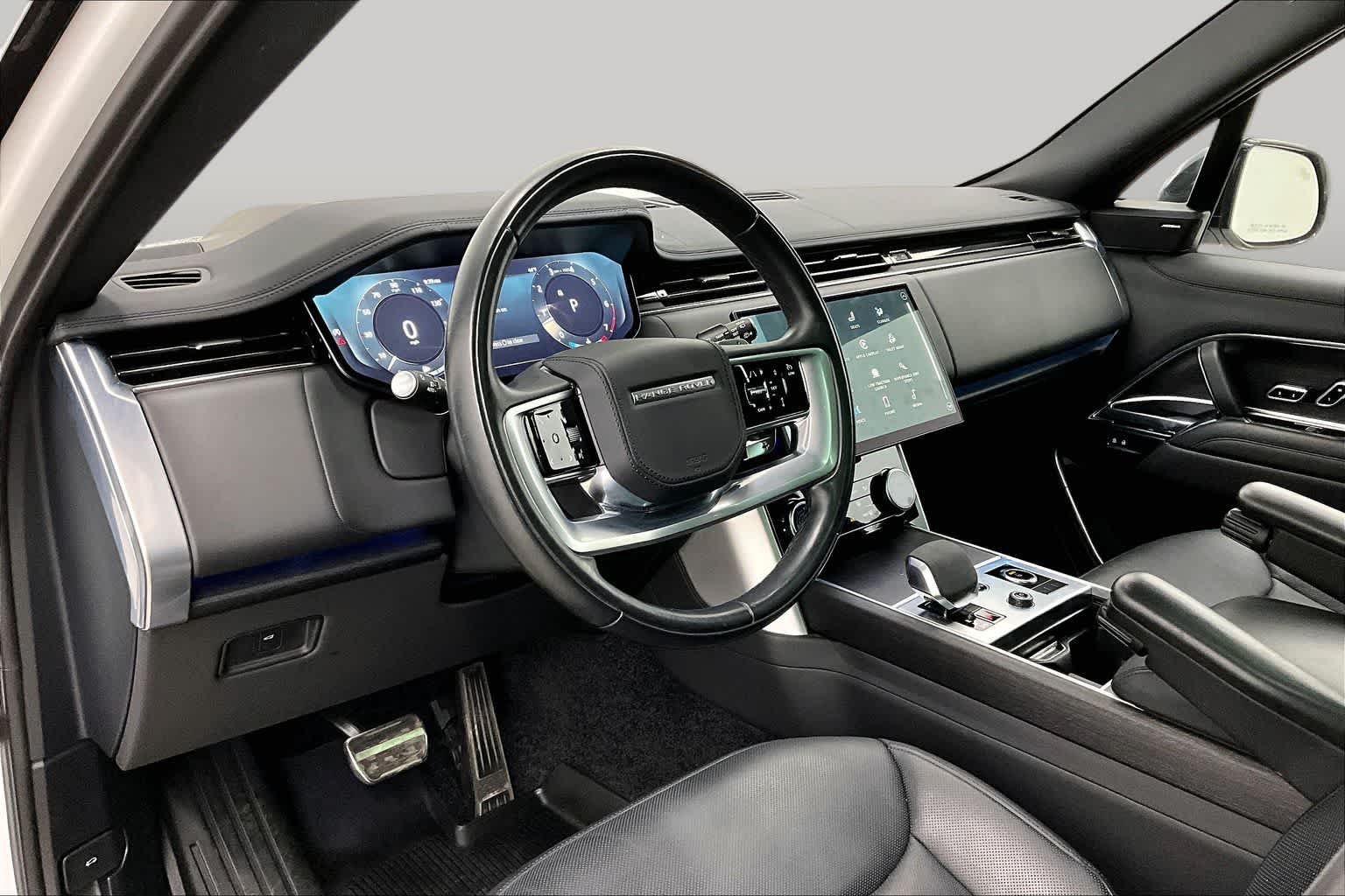 Used 2023 Fuji White Land Rover SE image 18