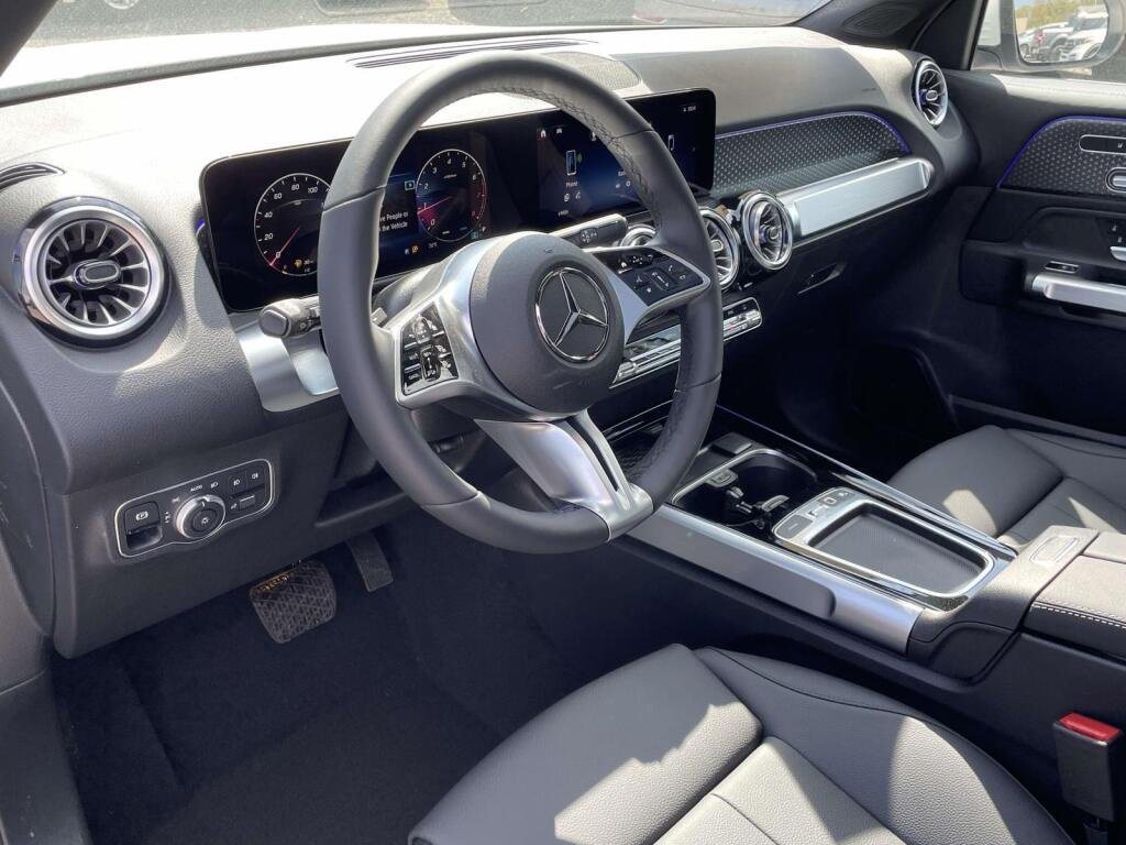 New 2026 Polar White Mercedes-Benz GLB 250 image 12