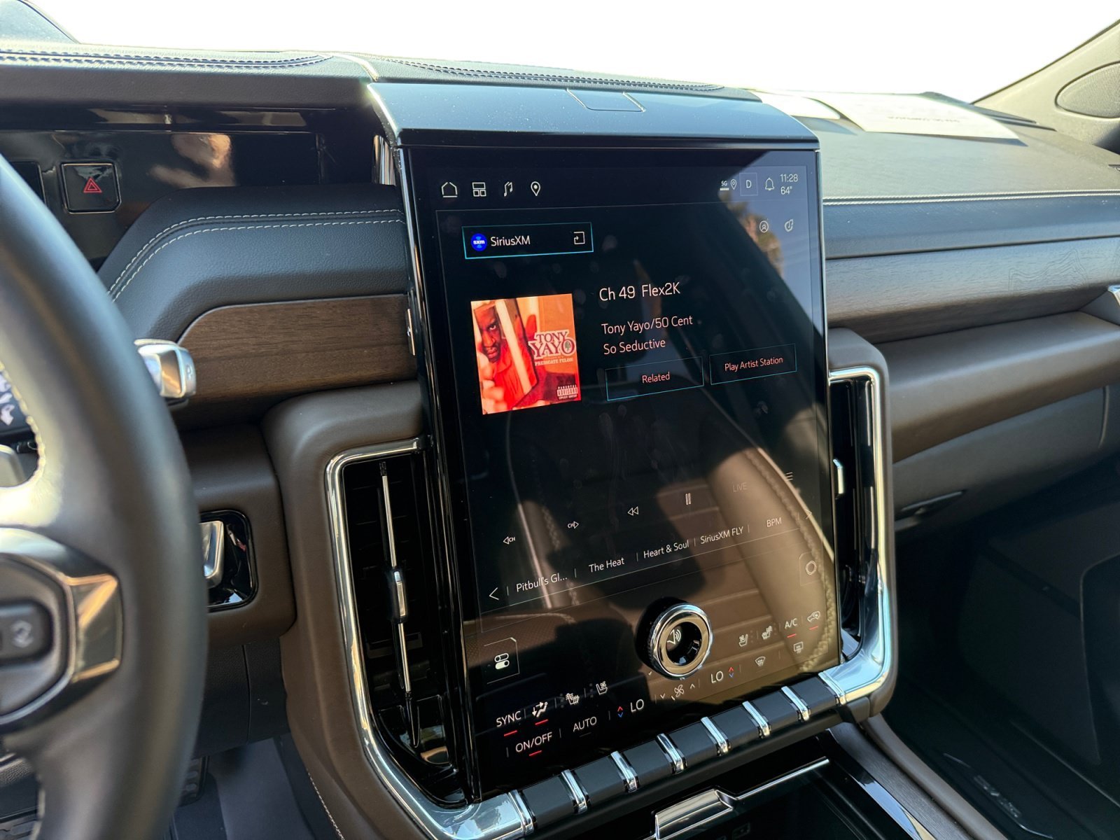 2025 GMC Yukon Denali Ultimate - Photo 12