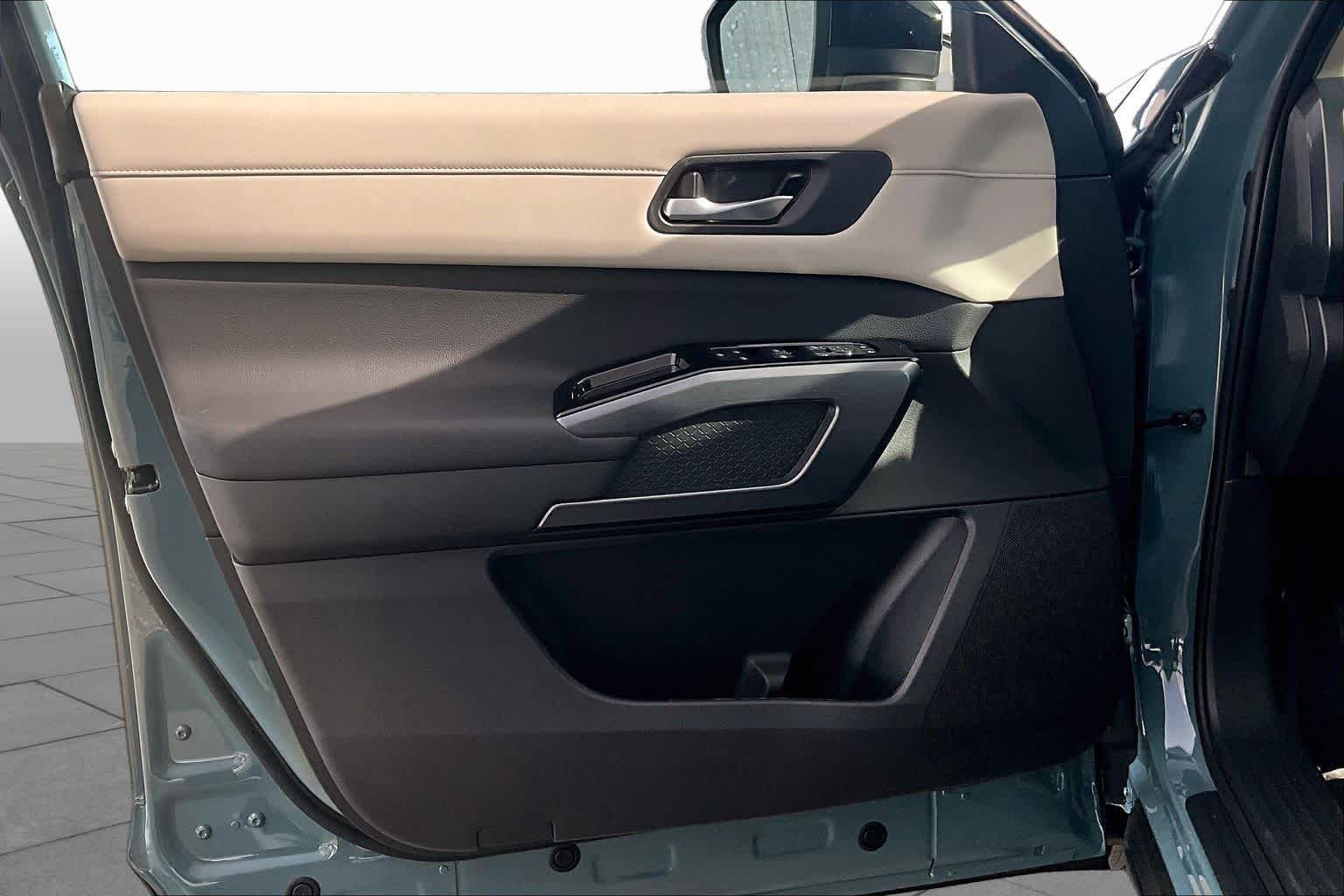 New 2026 Baltic Teal Pearl Nissan SL image 13