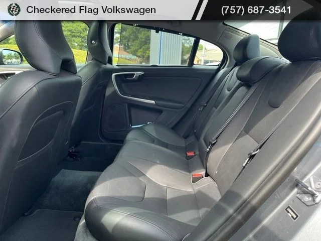 Used 2017 Bright Silver Metallic Volvo T5 image 26