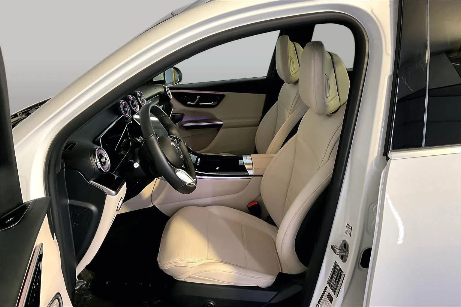 Certified Used 2026 Polar White Mercedes-Benz GLC 300 image 9