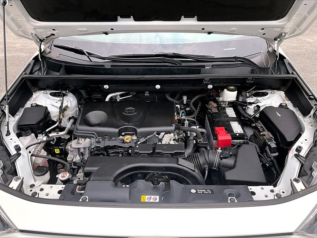 Used 2021 White Toyota XLE Premium image 30