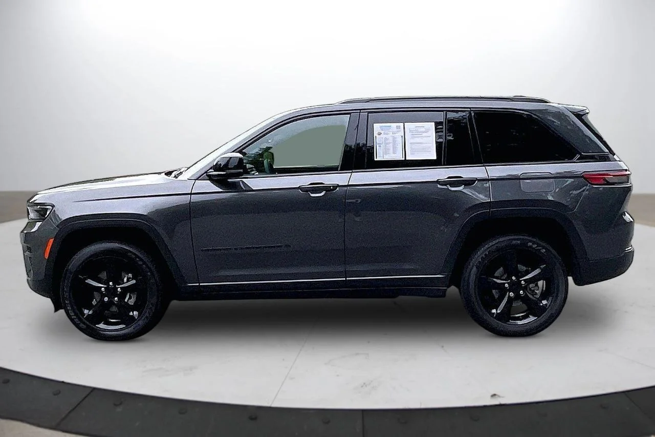 Certified Used 2023 Gray Jeep Altitude X image 5
