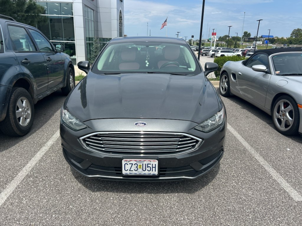 Used 2018 Magnetic Metallic Ford SE image 6