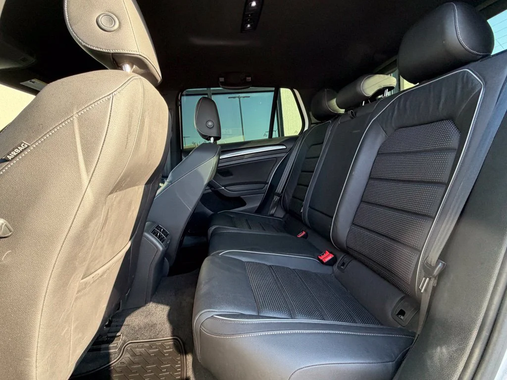 Used 2019 White Volkswagen DCC & Navigation 4Motion image 9