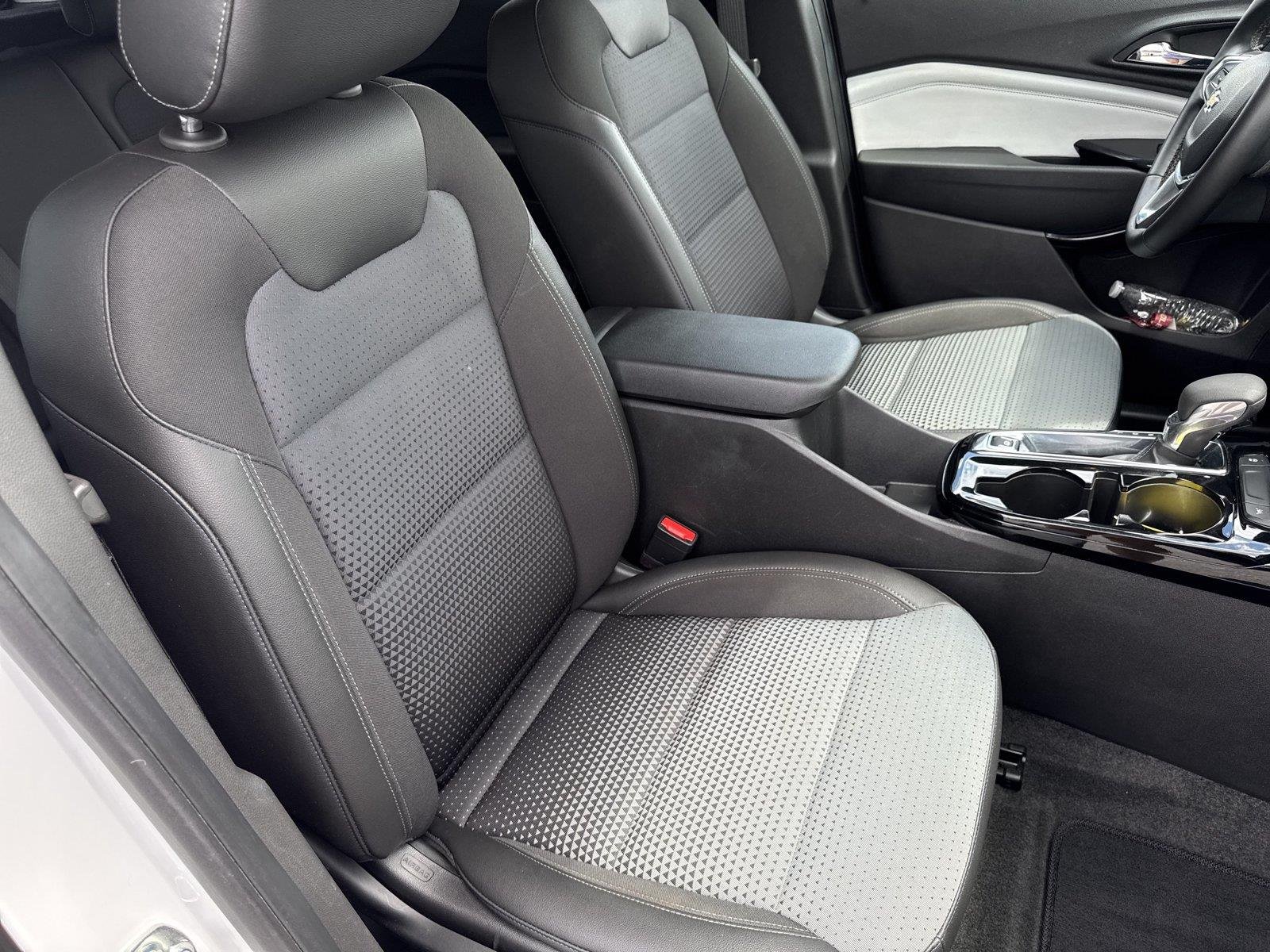 Used 2025 Summit White Chevrolet LT image 34