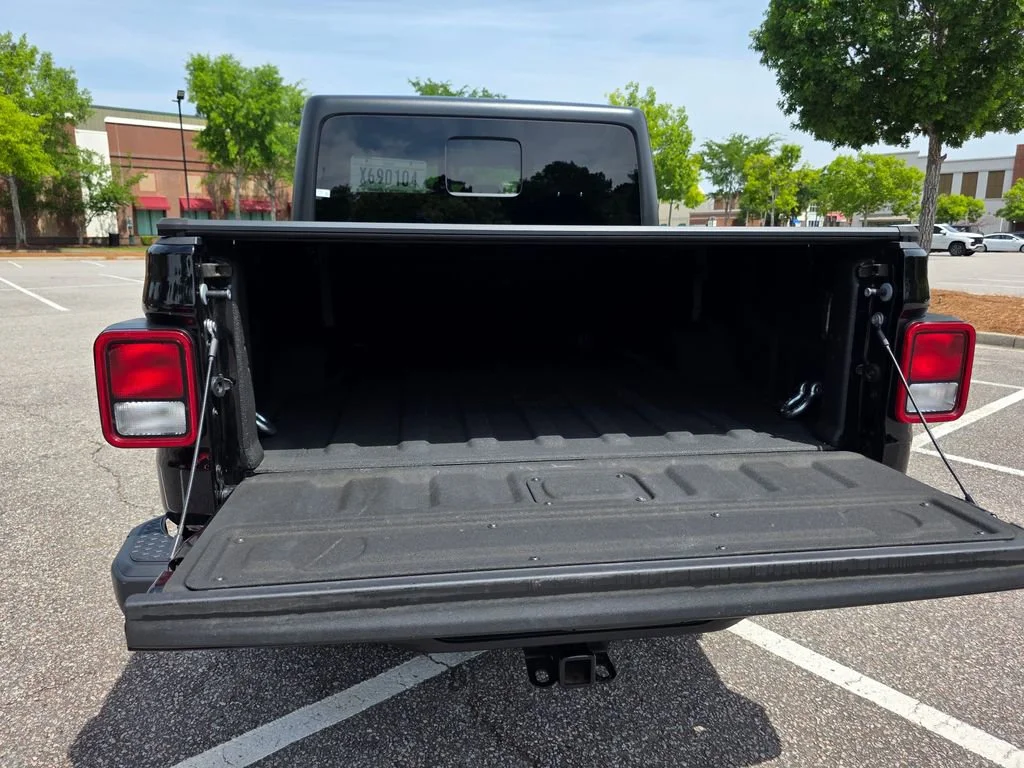 Used 2023 Black Jeep Overland 4x4 image 31