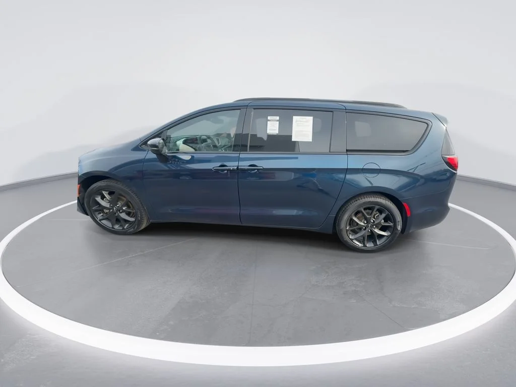 Used 2025 Blue Chrysler Limited image 5