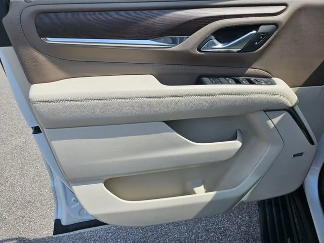 Used 2023 White Frost Tricoat GMC Denali image 10