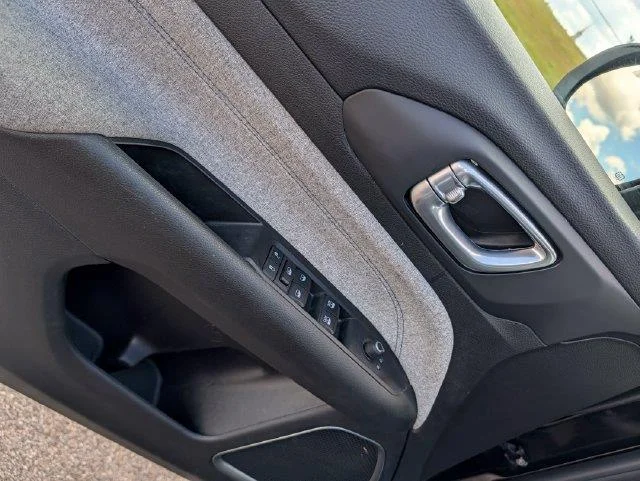Used 2022  Jeep Latitude image 11