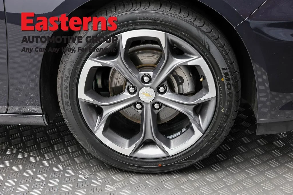 Used 2023 Gray Chevrolet LT image 27