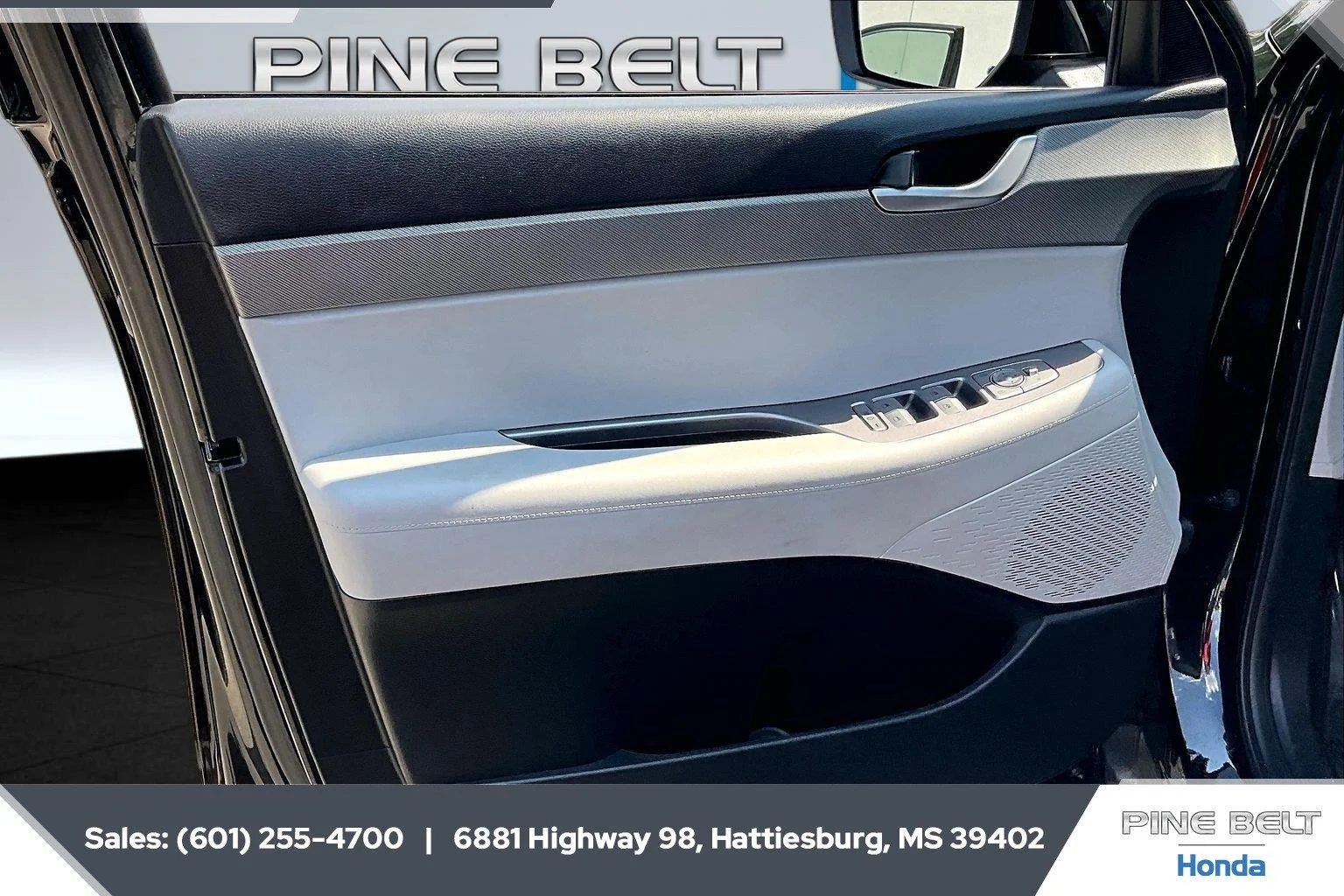 Used 2025 Abyss Black Pearl Hyundai SEL image 17