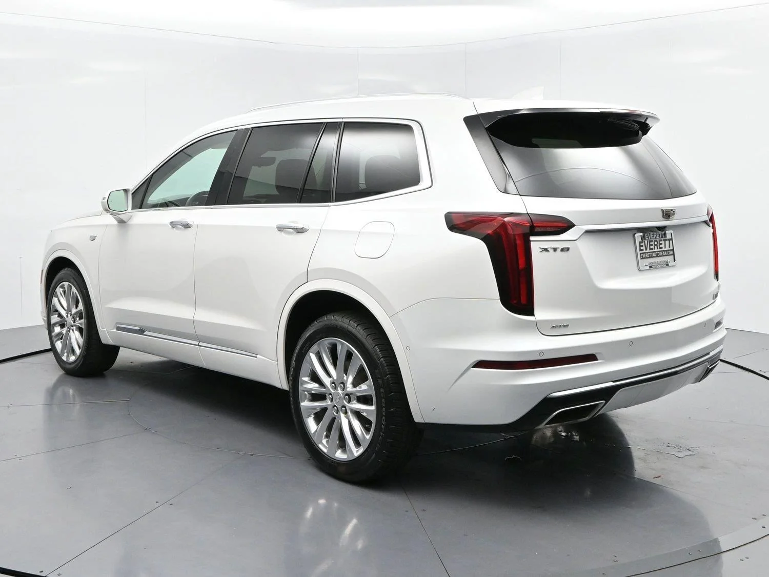 Used 2020 CRYSTAL WHITE TRICOAT Cadillac AWD Premium Luxury image 5