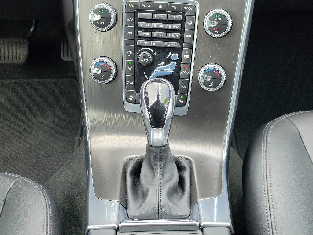 Used 2016 Silver Volvo T5 Drive-E Premier image 13