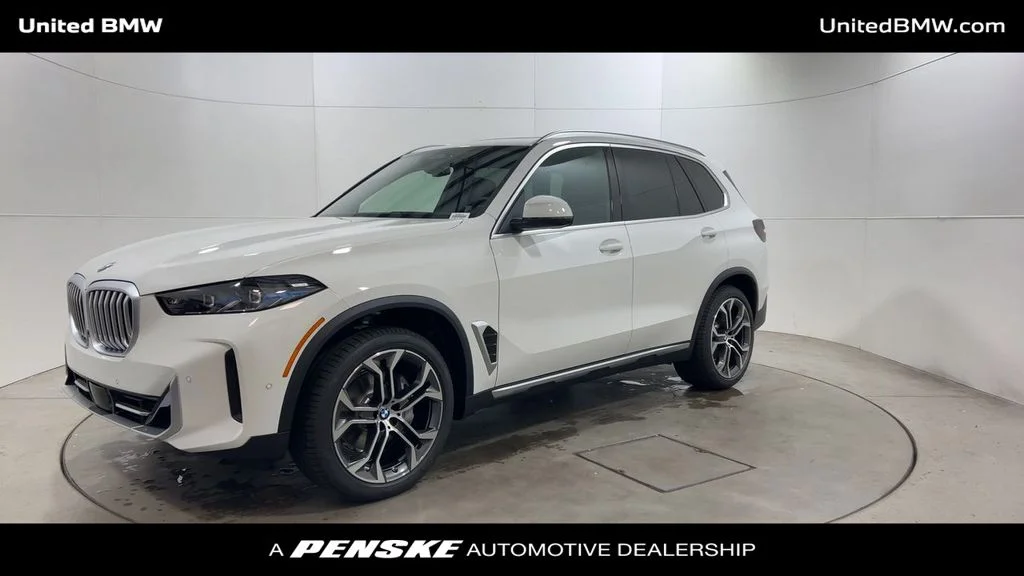 Used 2026 Alpine White BMW sDrive40i image 4