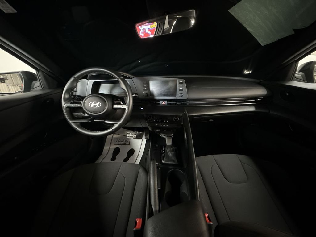 Used 2025 Gray Hyundai SEL Sport image 18