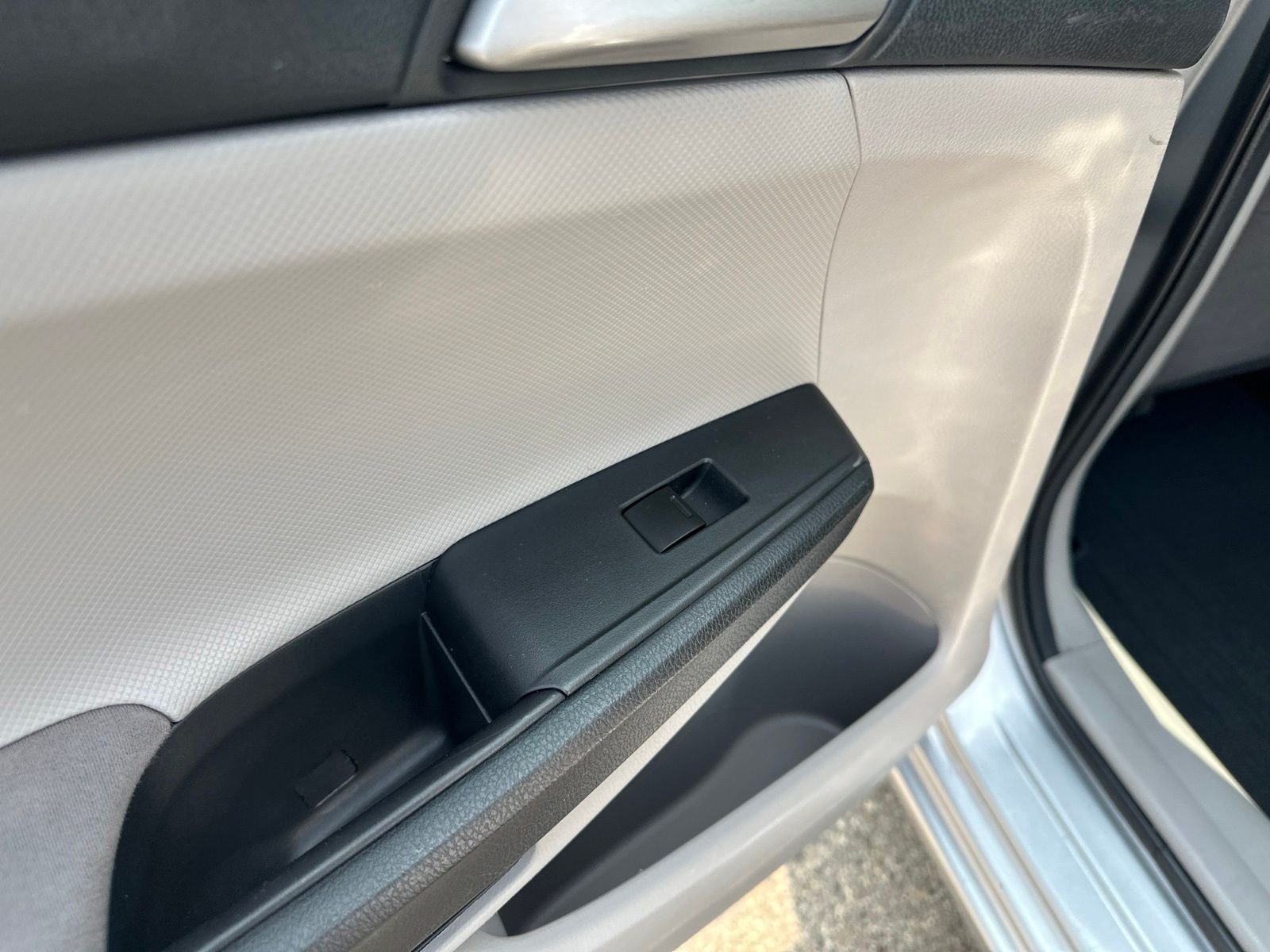 Used 2012 Silver Honda LX image 23