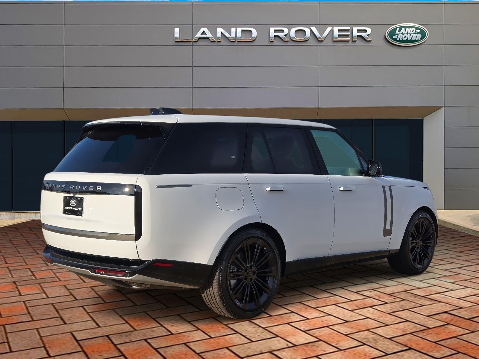 New 2026 Fuji White Land Rover SE image 4