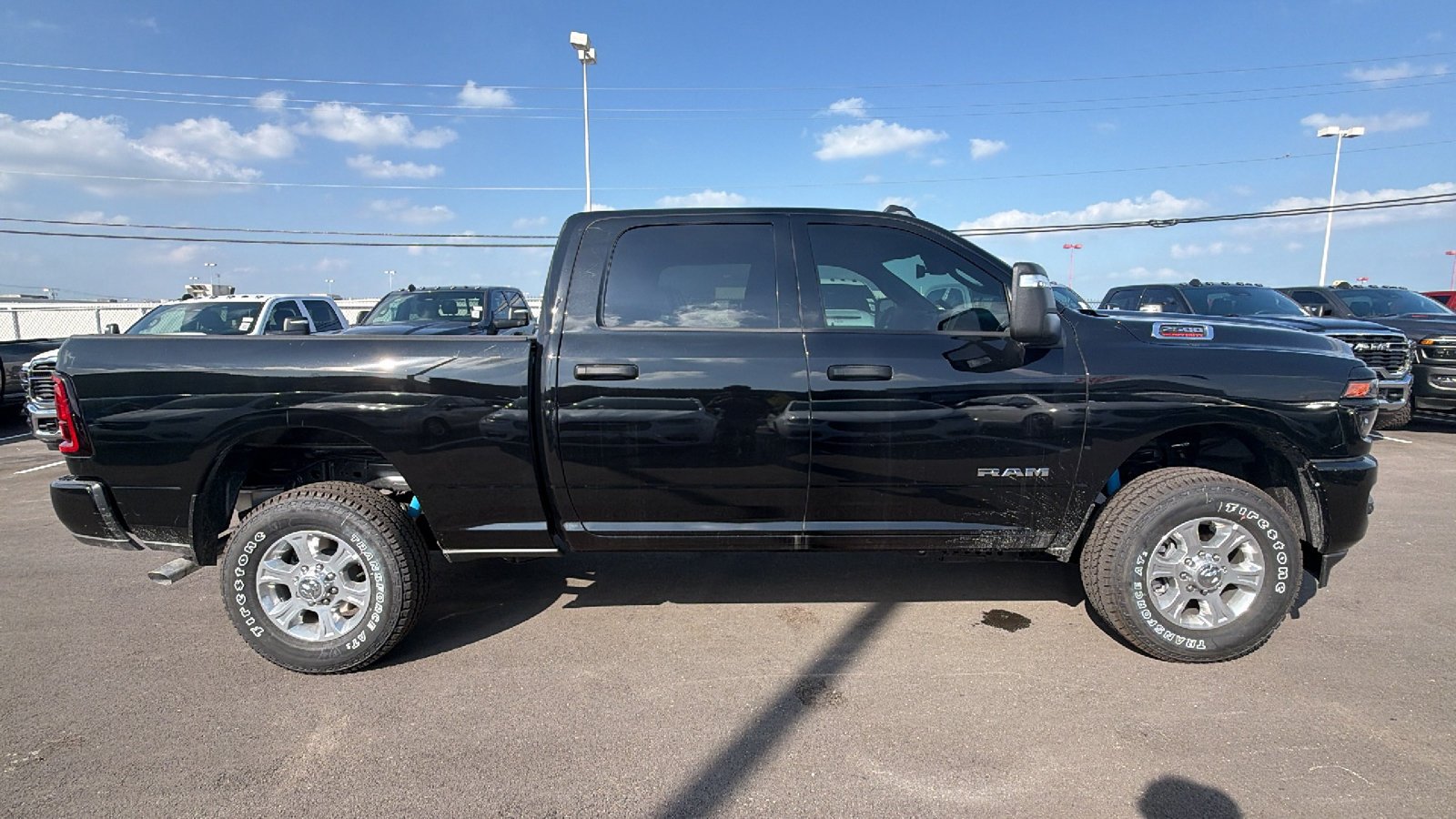 New 2026 Diamond Black Crystal Pearl-Coat Exterior Paint RAM Lone Star image 4
