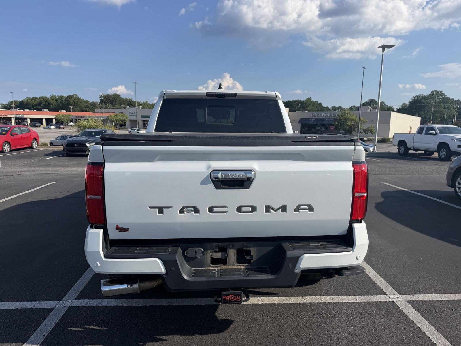 Used 2025 Wind Chill Pearl Toyota Limited image 6
