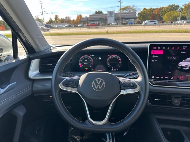 Used 2026 Silver Volkswagen SE image 29