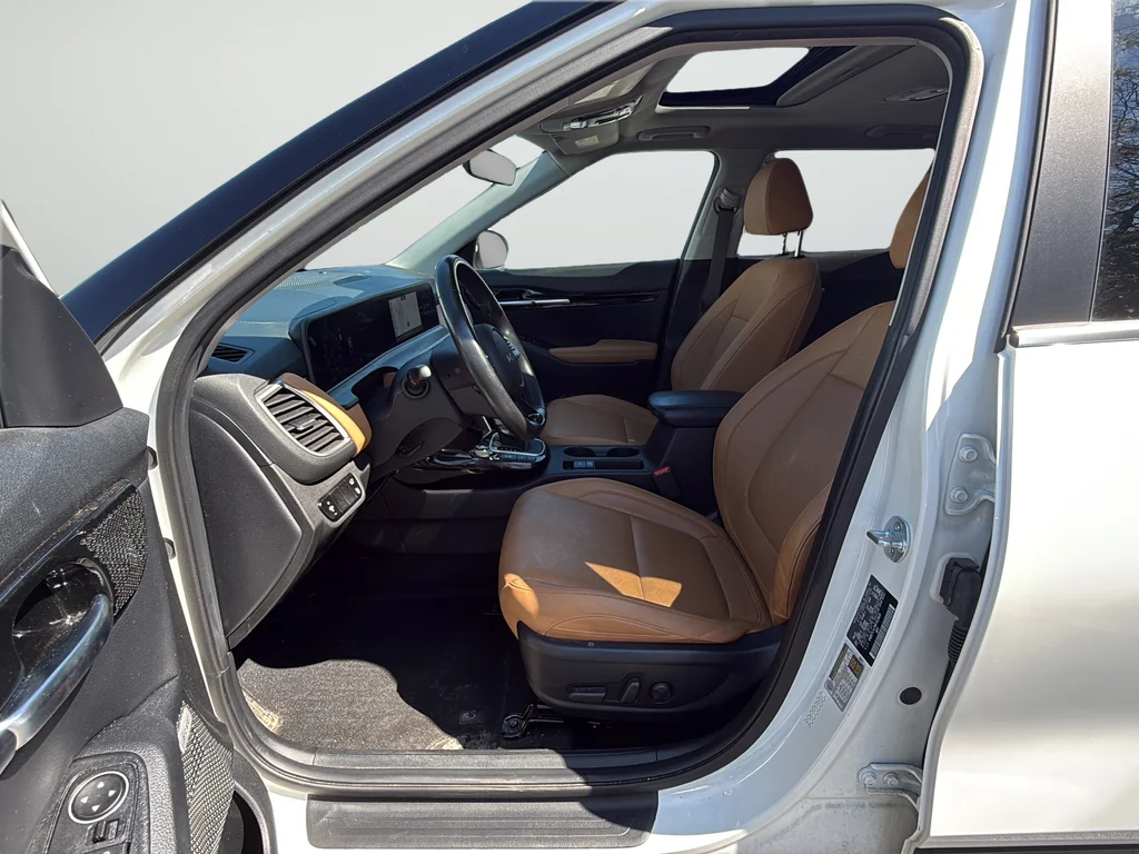 Certified Used 2024 White Kia SX image 31