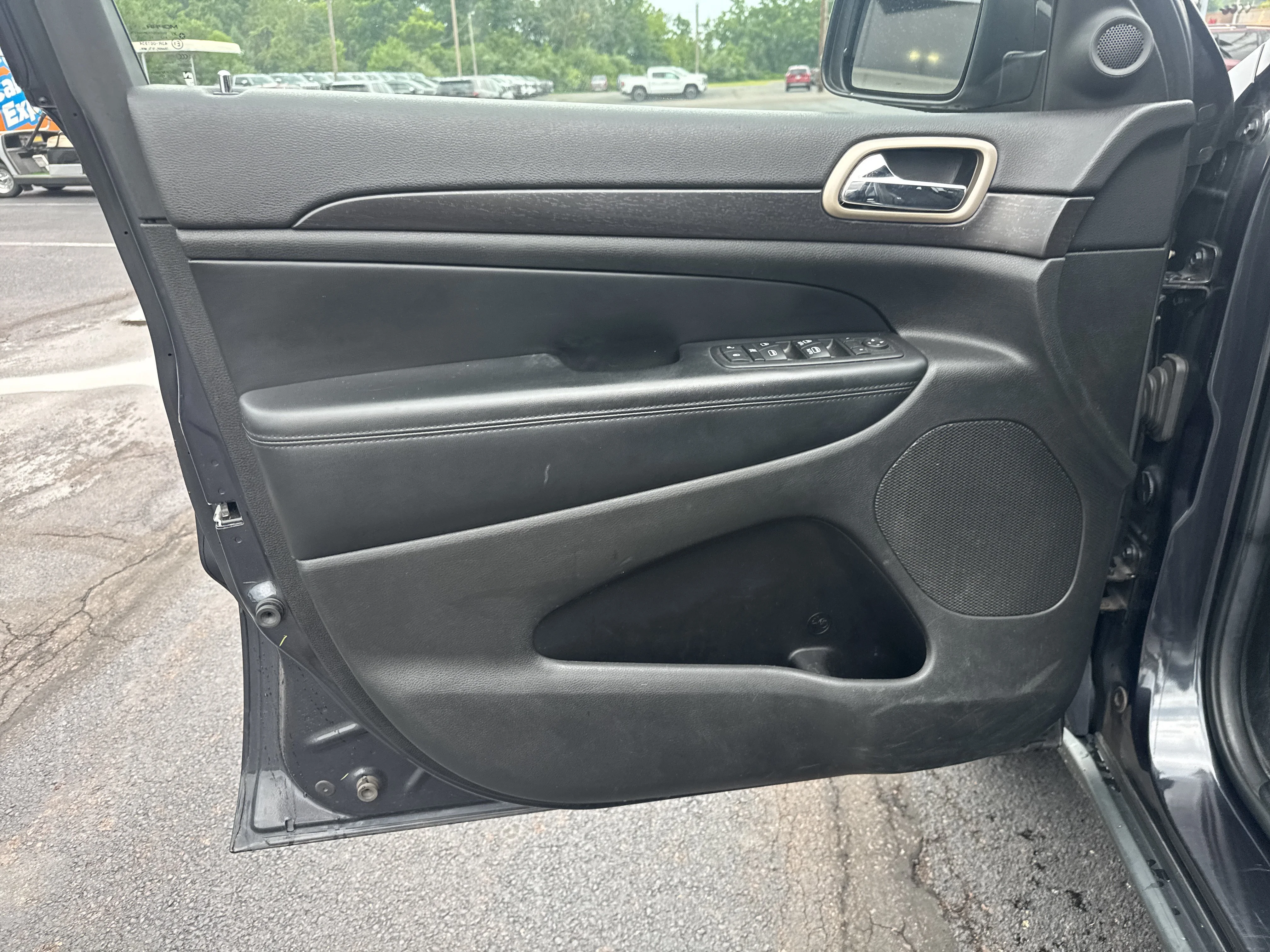 Used 2014 Maximum Steel Metallic Clearcoat Jeep Laredo image 15