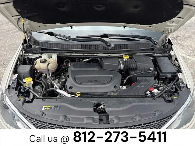 Used 2019 White Chrysler Limited image 31
