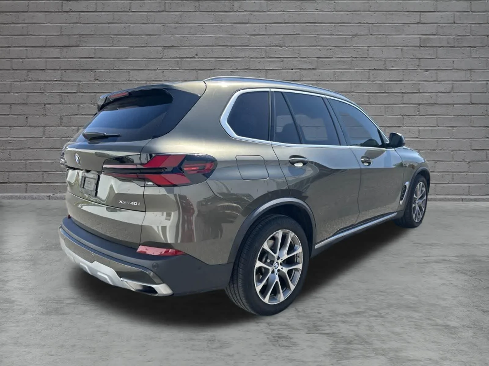 Certified Used 2025 Manhattan Green Metallic BMW xDrive40i image 4