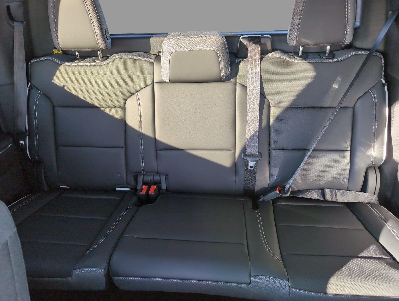 New 2026 Summit White GMC Elevation Standard Range image 17