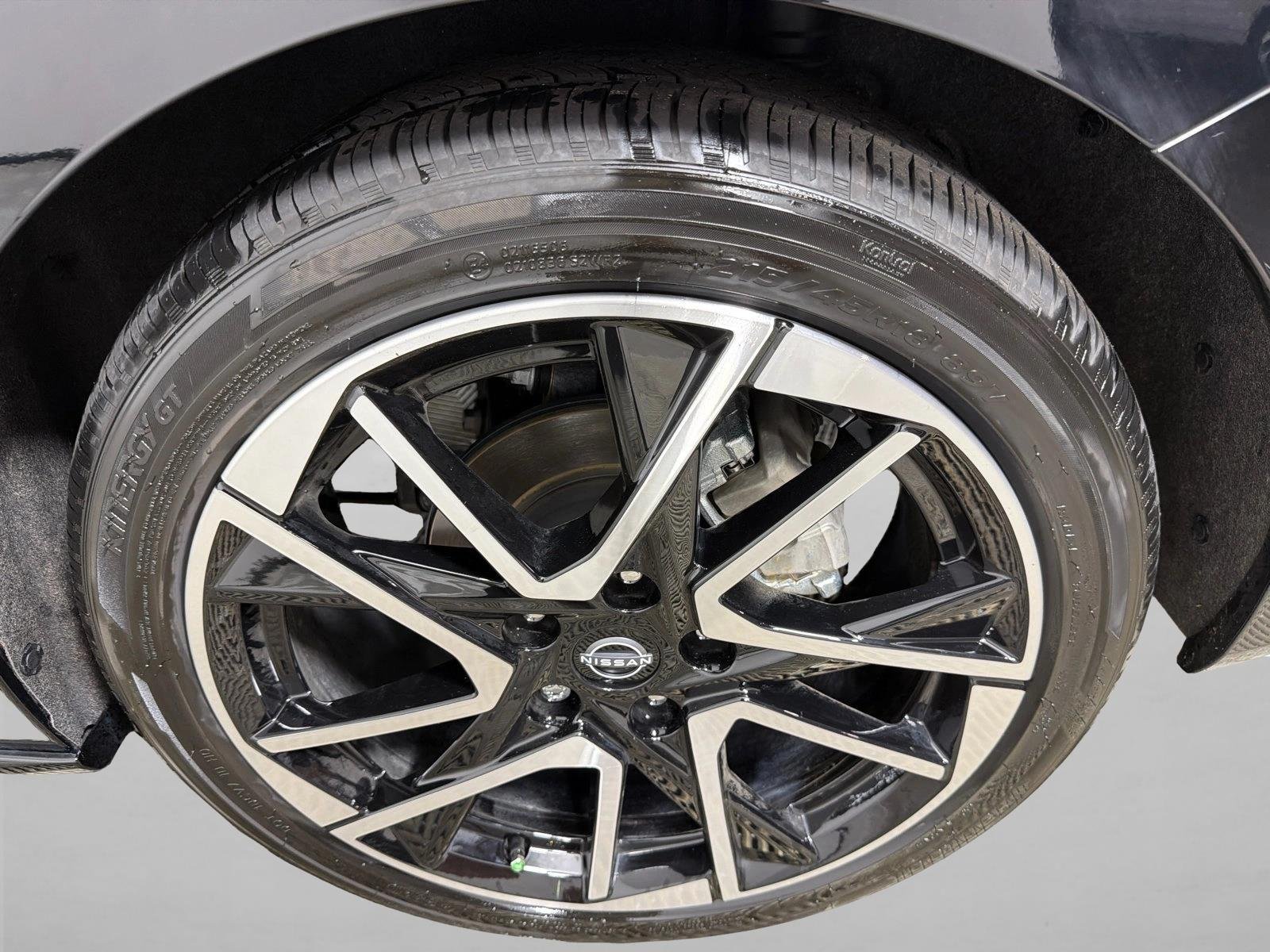Used 2025 Super Black Nissan SR image 19