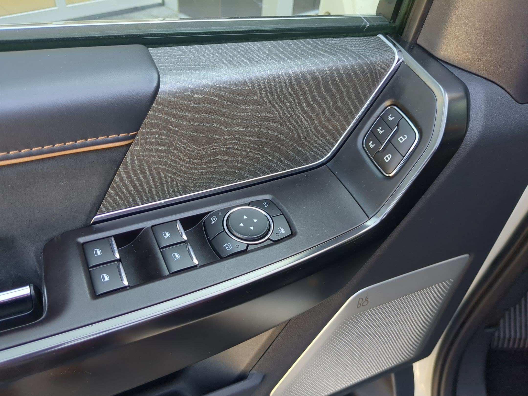 Used 2022 Star White Metallic Tri-Coat Ford Platinum image 13