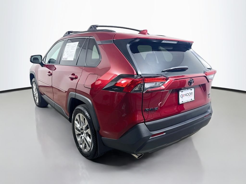 Used 2025 Ruby Flare Pearl Toyota XLE Premium image 5