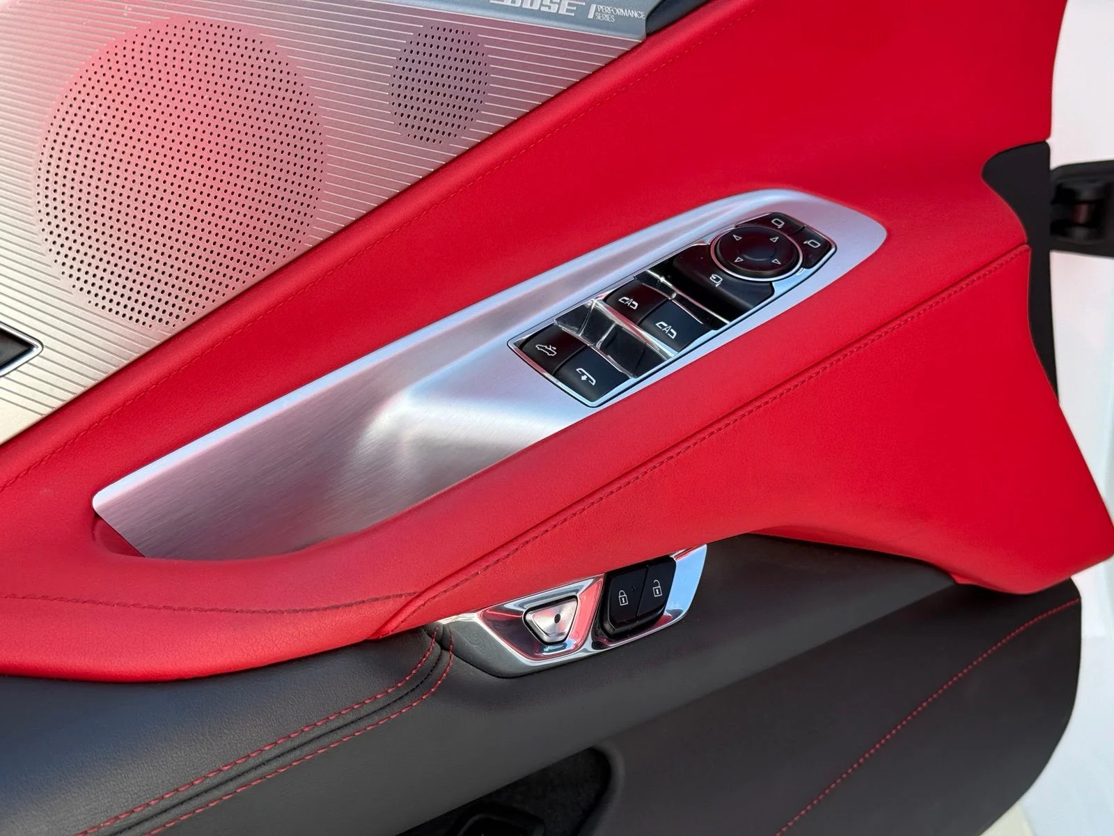 Used 2023 White Chevrolet Stingray image 18