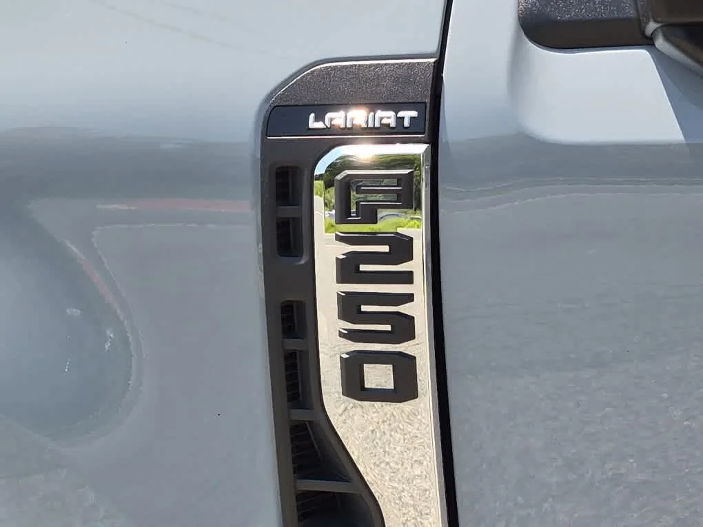 Used 2024 Glacier Gray Metallic Tri-Coat Ford LARIAT image 25