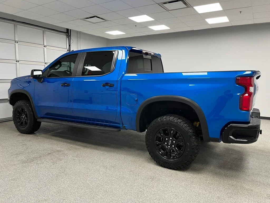 Used 2022 Blue Chevrolet ZR2 image 6