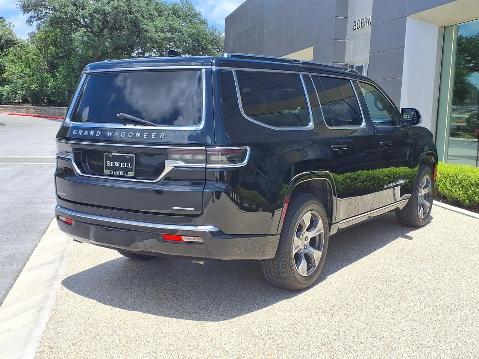 Used 2022 Diamond Black Crystal Pearlcoat Jeep Series I image 7