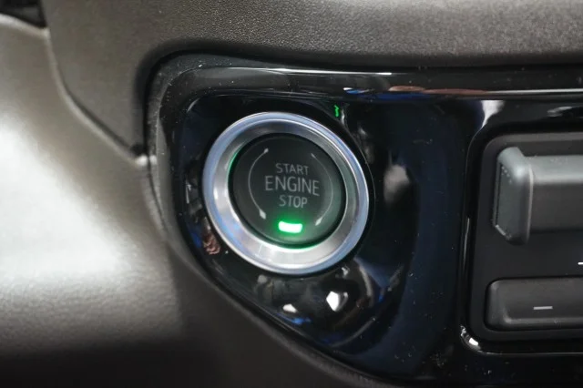 New 2026 Summit White GMC SLT image 32