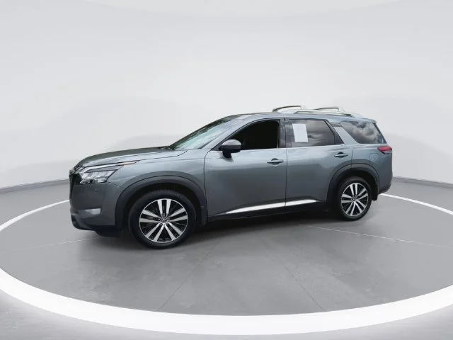 Used 2025 Gray Nissan Platinum image 6