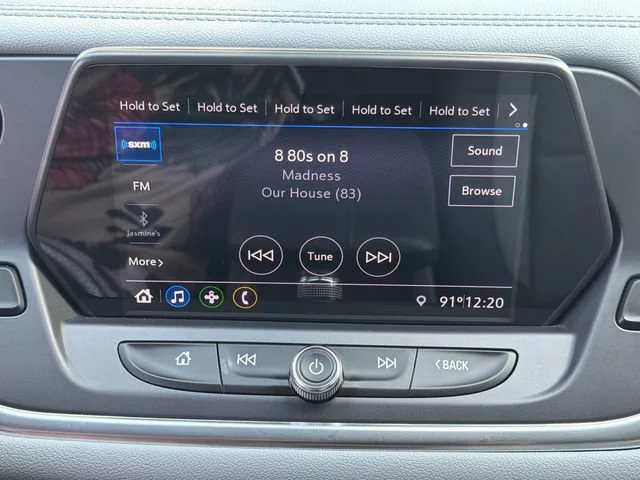Used 2020 SILVER ICE METALLIC Chevrolet LT image 29
