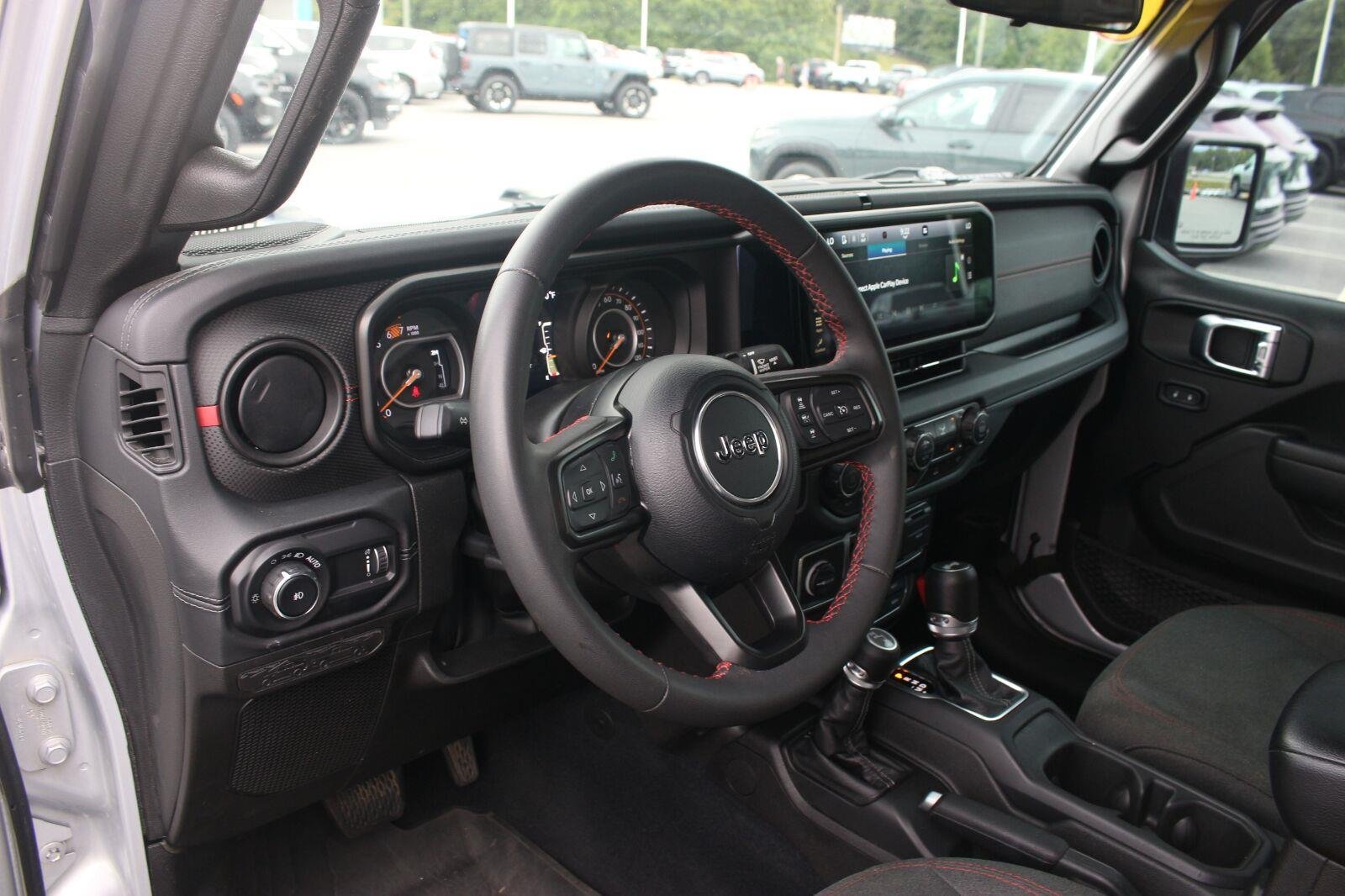 Used 2024 White Jeep Rubicon image 17