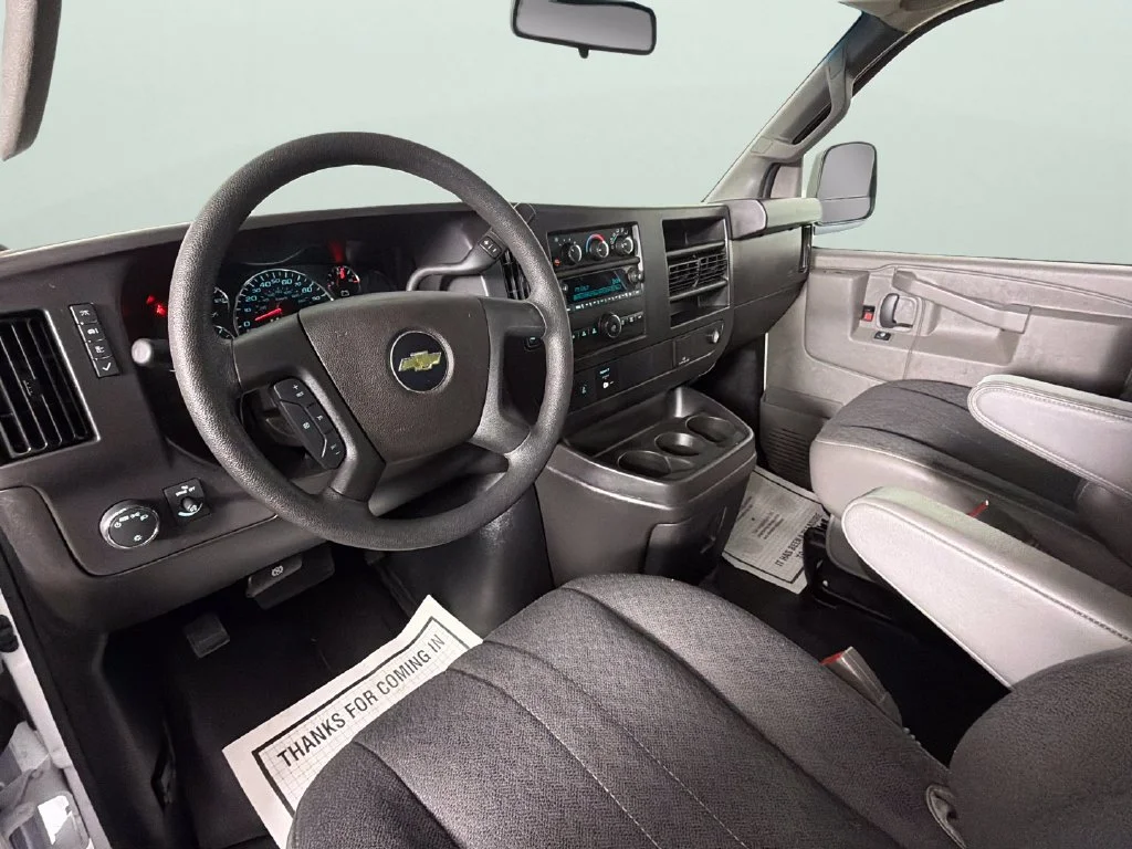 Used 2025 Summit White Chevrolet WT image 19