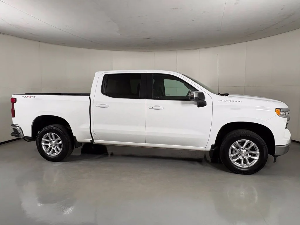 Used 2023 White Chevrolet LT image 10