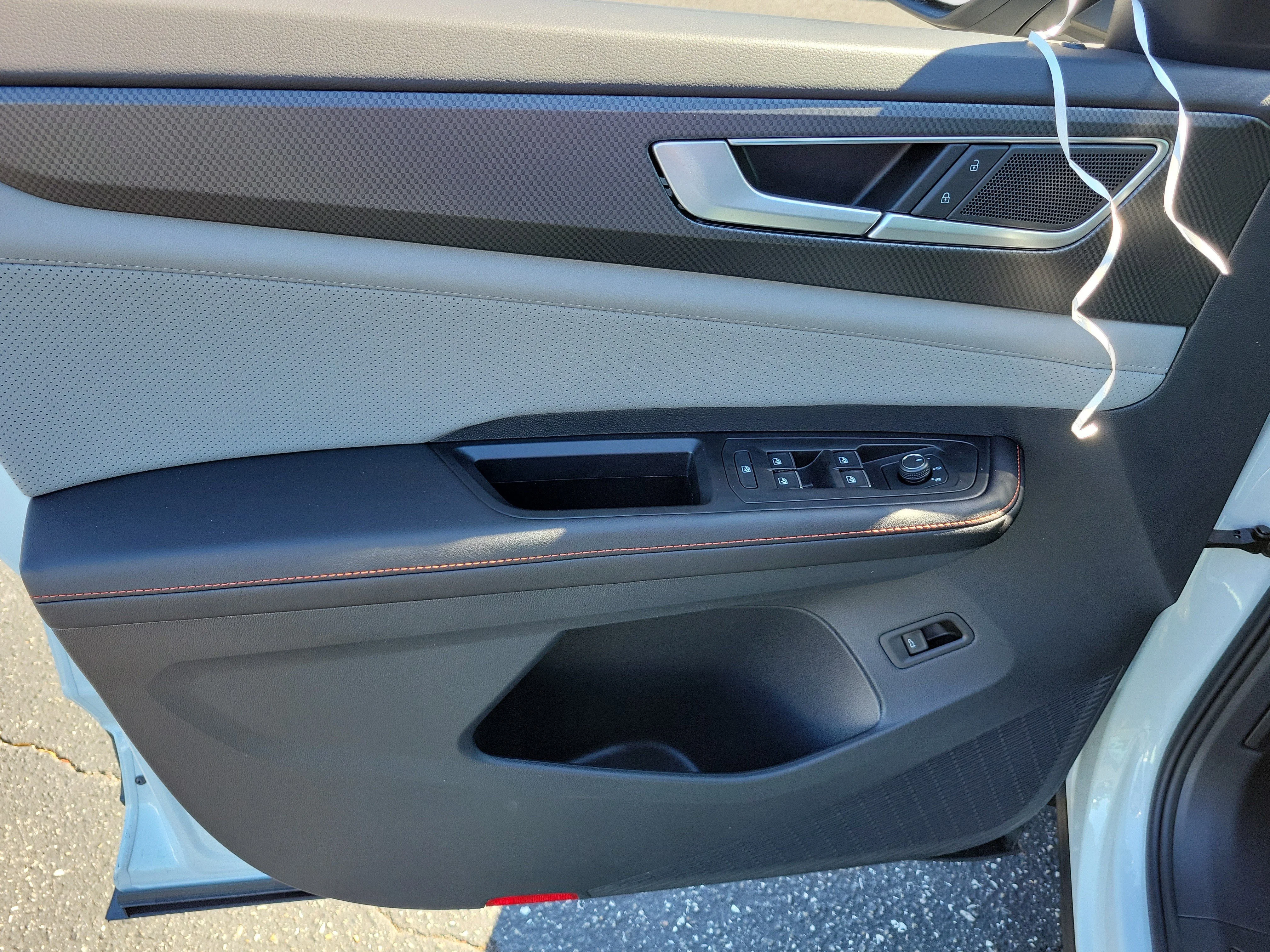 New 2026 White Volkswagen Peak Edition image 22