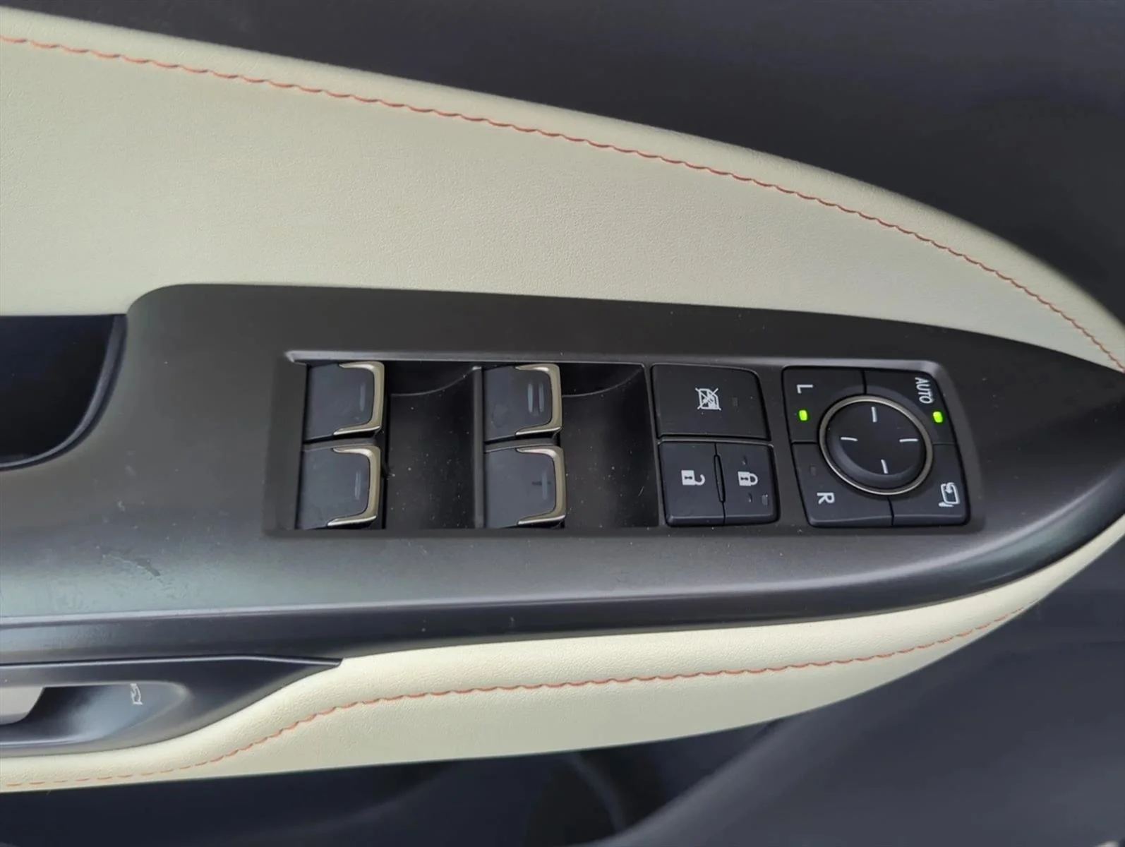 Used 2024 Eminent White Pearl Lexus NX 250 image 8