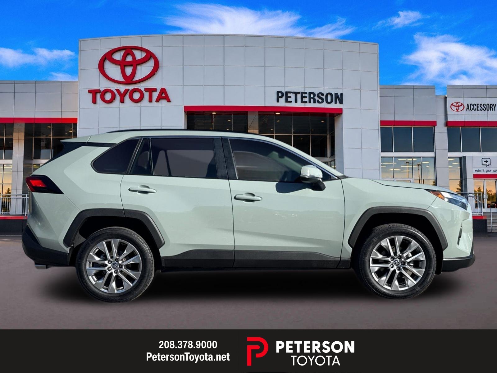Used 2023  Toyota XLE Premium image 2