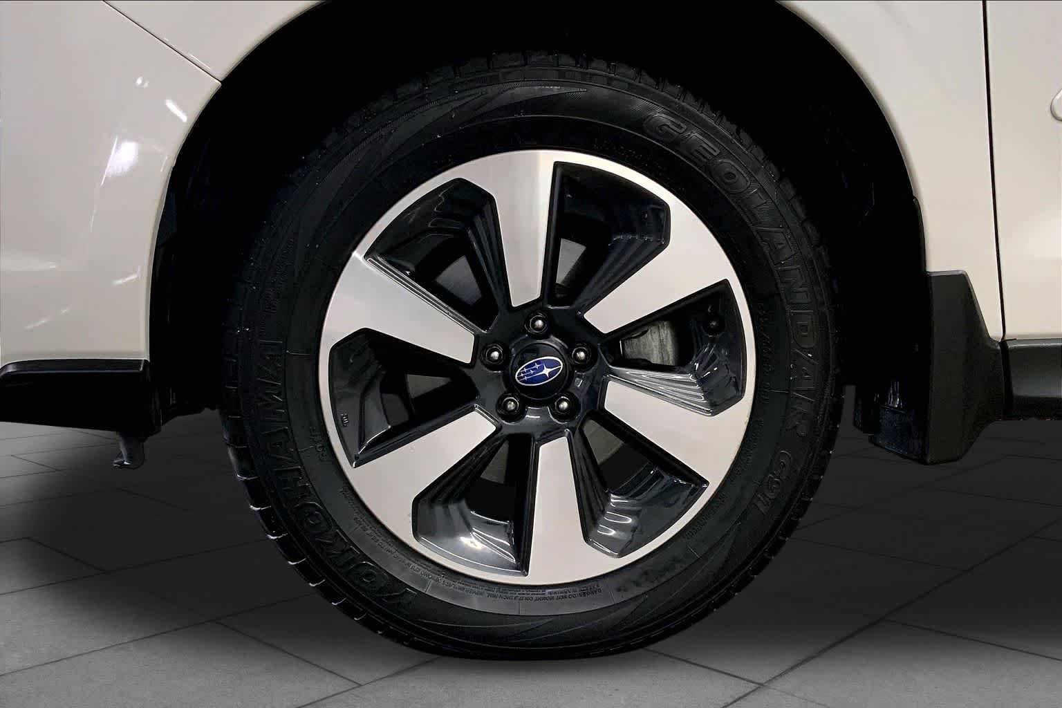 Used 2018 Crystal White Pearl Subaru Limited image 11